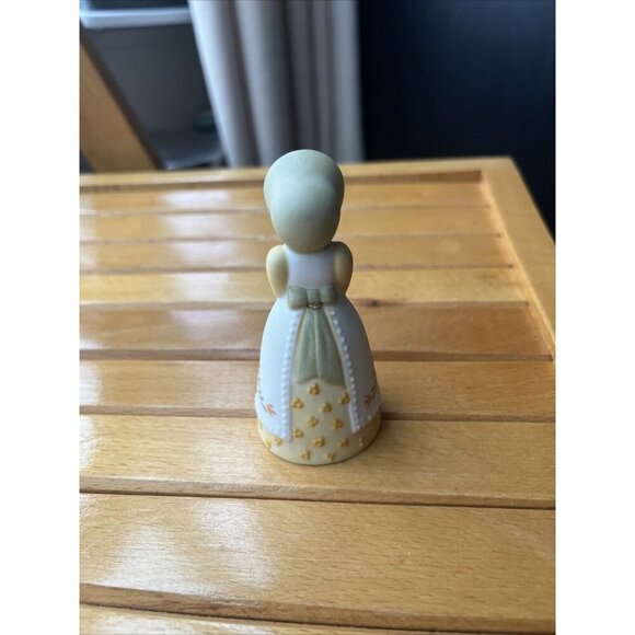 Avon Country Porcelain Girl / Bell 1985 Flowers Green Bonnet Long Yellow Dress - Picture 4 of 6